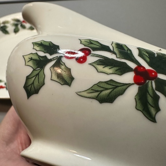 Vintage Porcelain Gravy Boat and Saucer - Picture 3 of 8